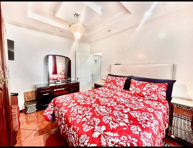 4 BEDROOM HOUSE FOR SALE IN ROCKLANDS